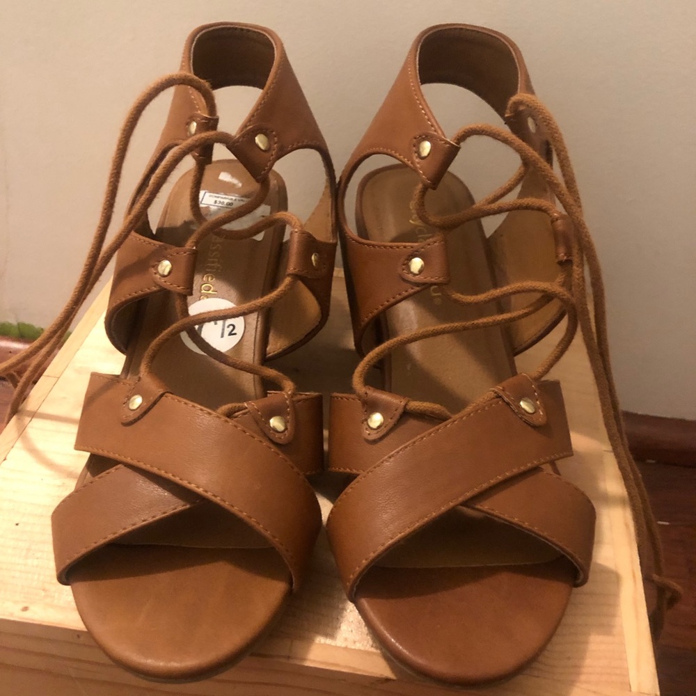 Classified Lace up sandals
